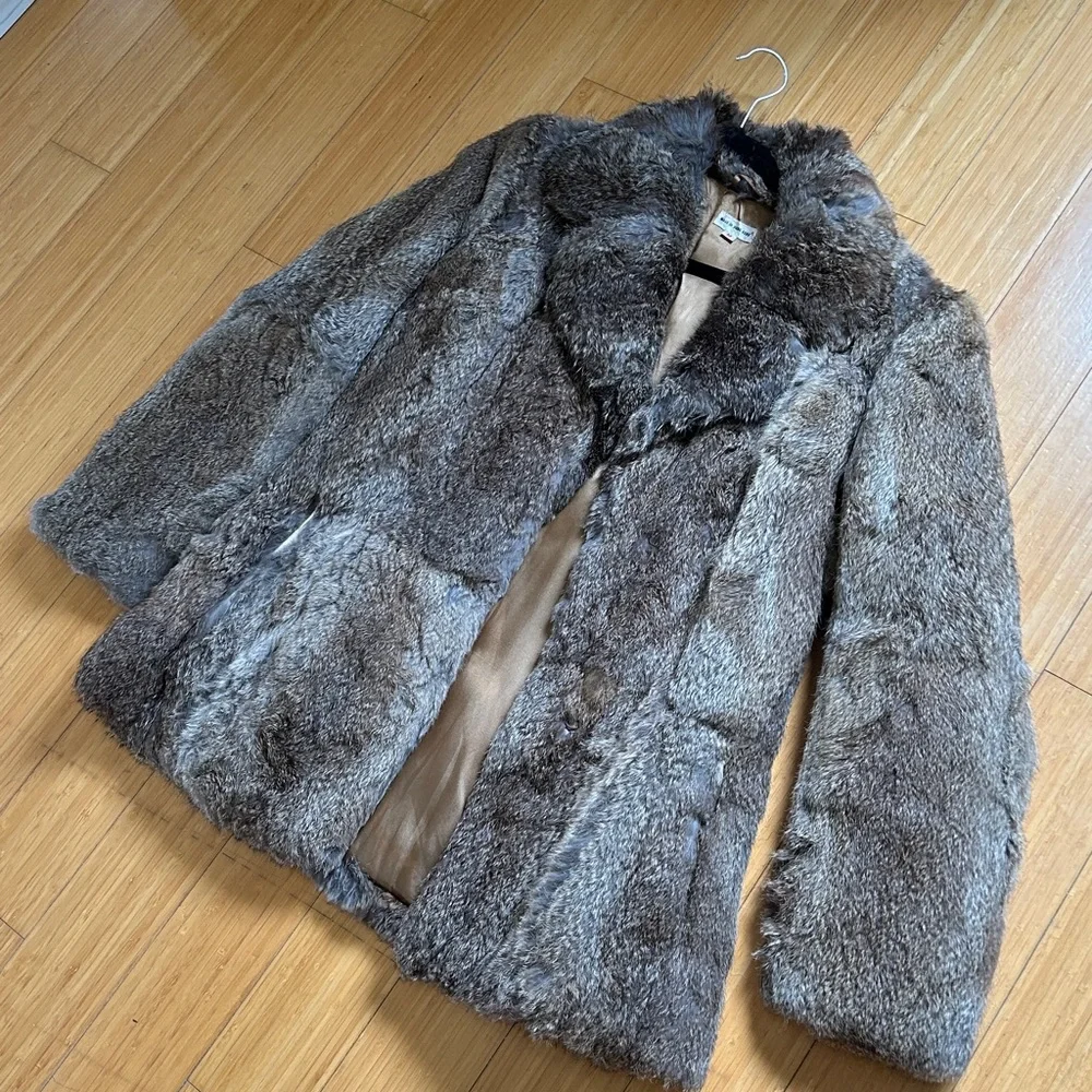 Luxurious Rabbit Fur Coat - Picture 4 of 6